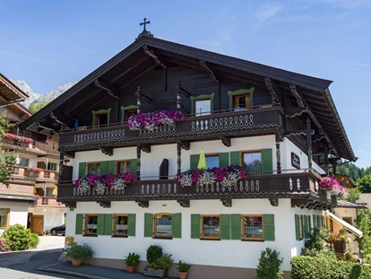 Pensionen - Kössen - Hausansicht - Zimmer & Appartements Pension Hinterholzer