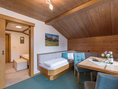Pensionen - Kössen - Appartement Hohe Salve Wohn-Schlafraum - Zimmer & Appartements Pension Hinterholzer