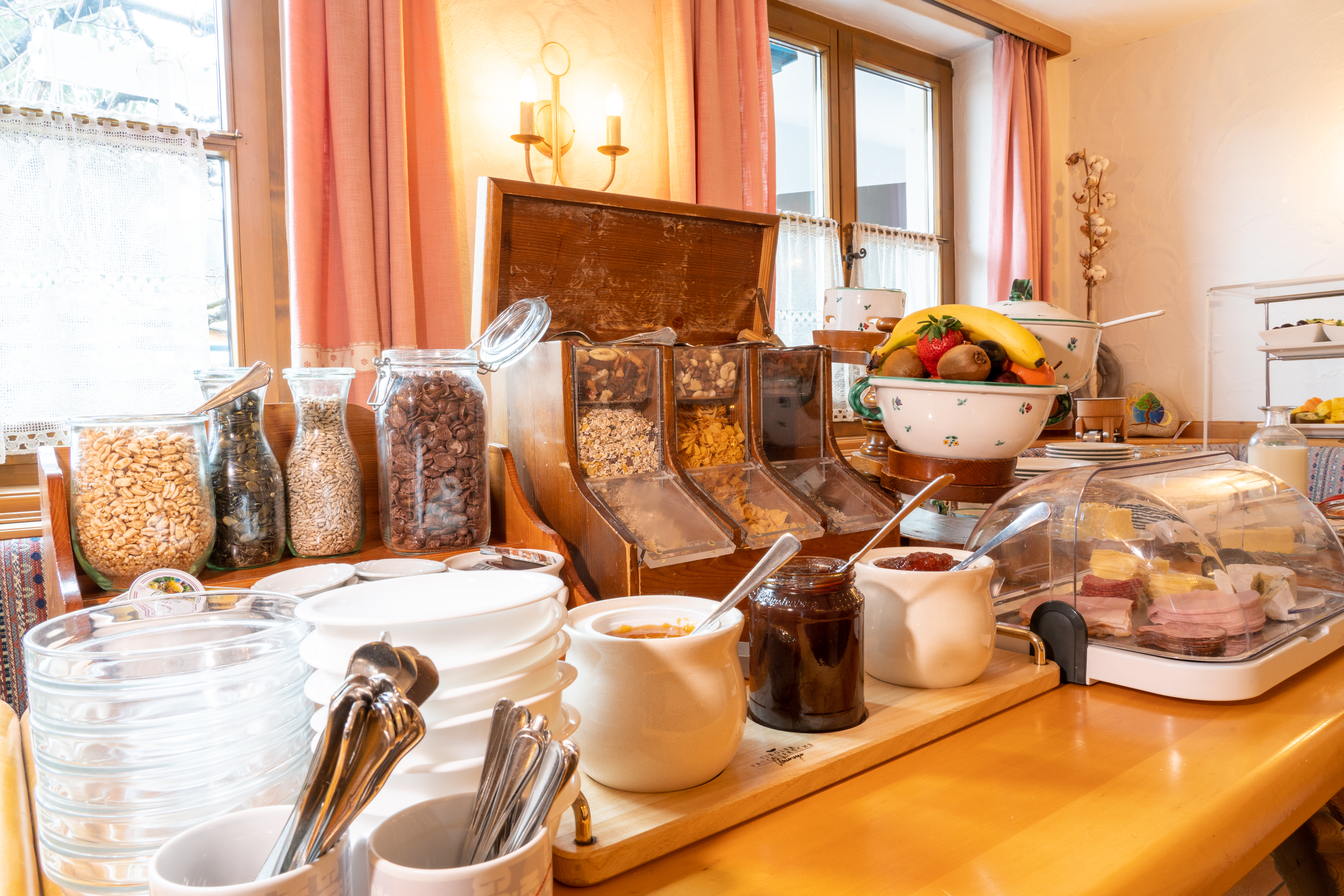Frühstückspension: Frühstücksbuffet - die Unterbergerin in Gastein / Salzburg - Apartment, Ferienwohnung und Zimmer mit Frühstück & GRATIS Thermeneintritt