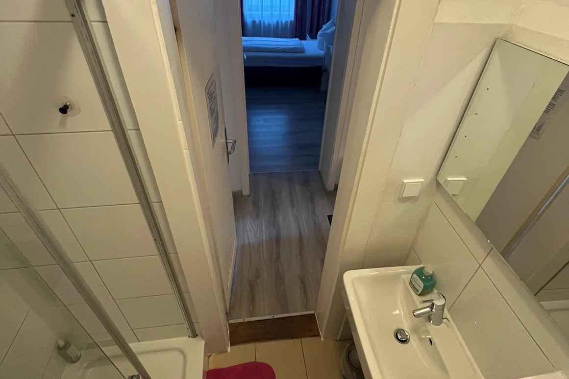 Frühstückspension: Zweizimmerapartment - Badezimmer - Aparthotel & Pension Belo Sono