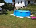 Frühstückspension: Swimmingpool mit Liegestühle - Ferienhaus Schäfer
