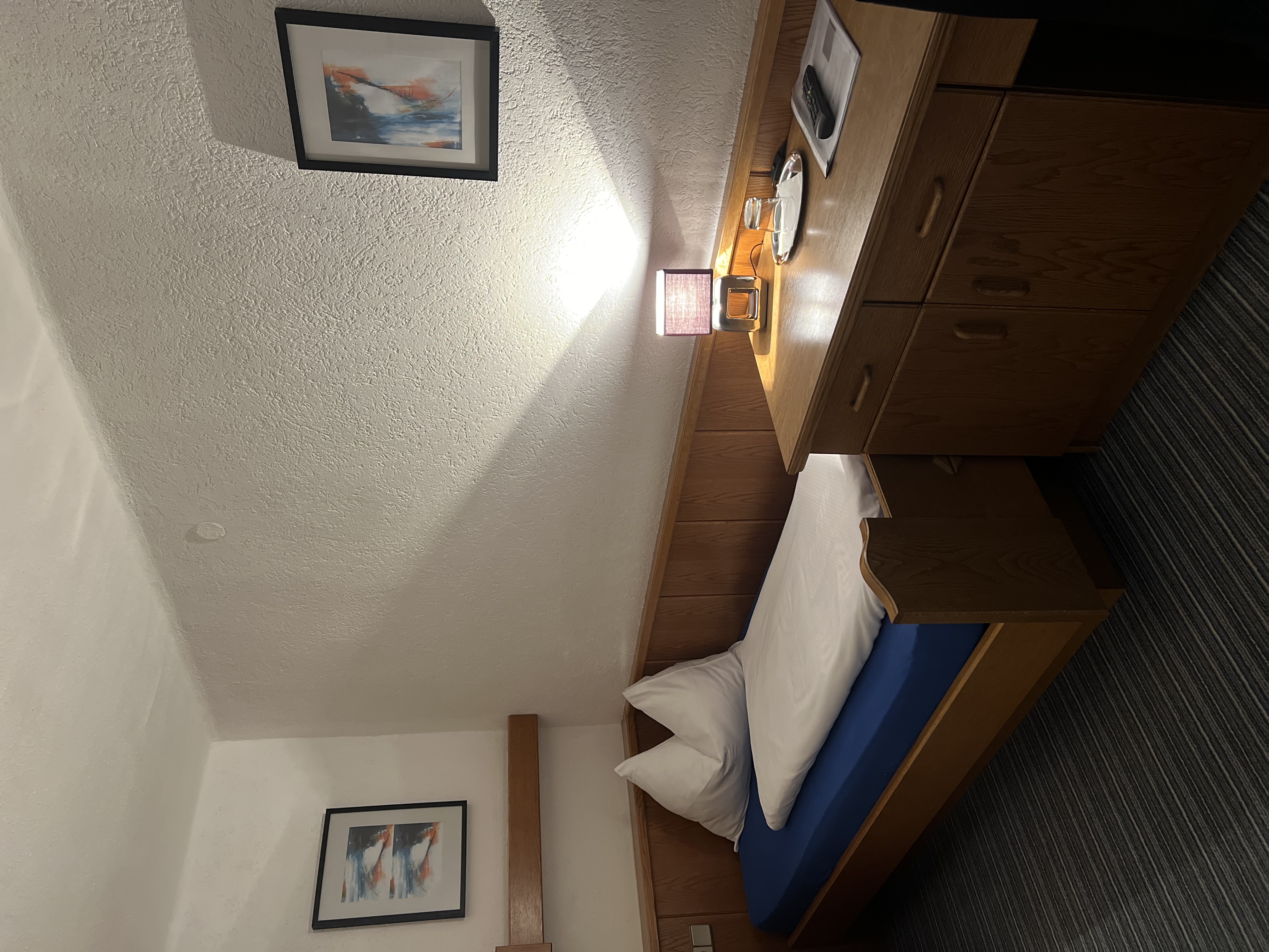 Frühstückspension: Einzelzimmer mit eigenem Balkon Blick auf die Berge - Frühstückspension "WASSERER" Bad Kleinkirchheim 