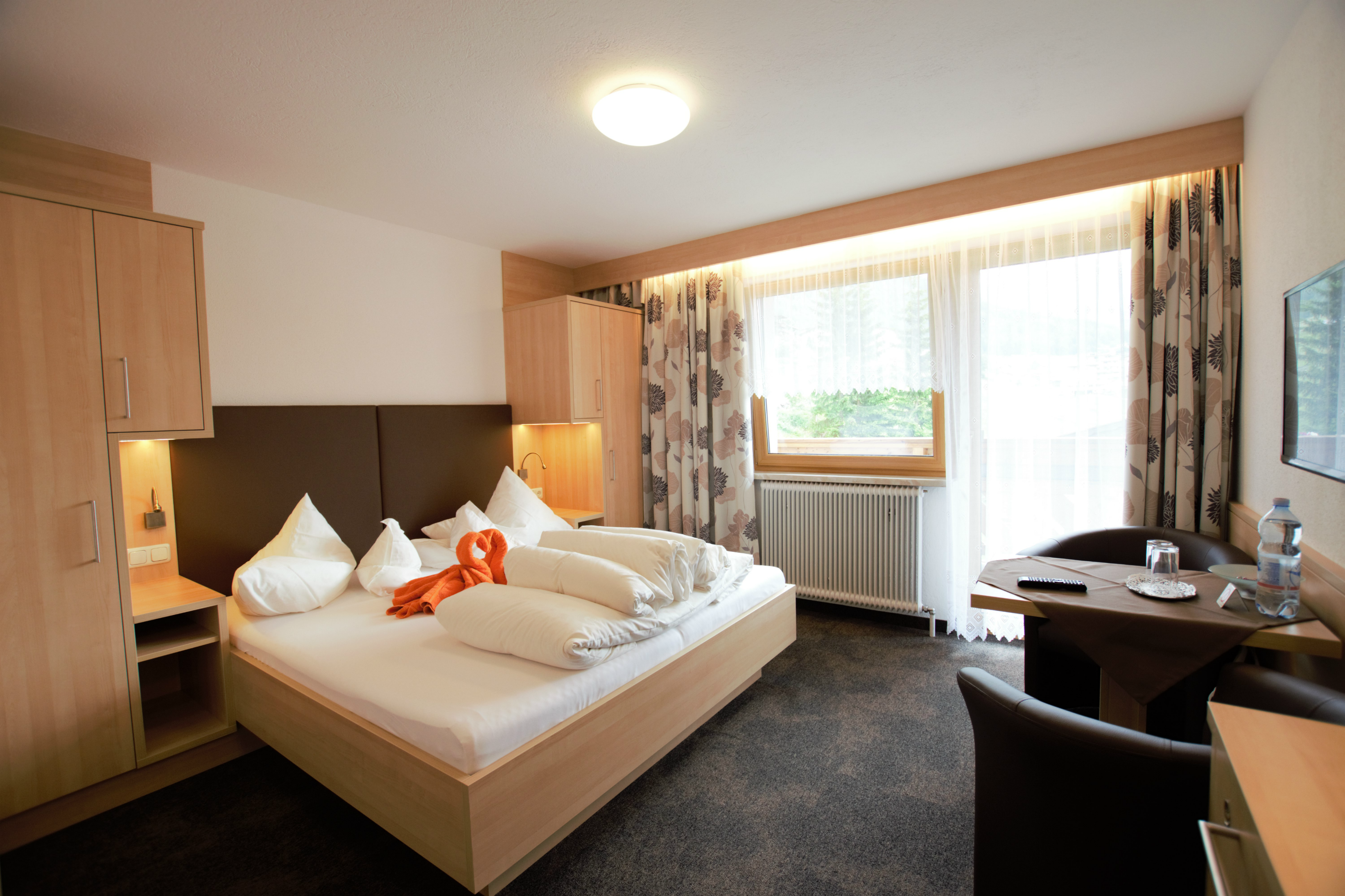 Frühstückspension: Doppelzimmer mit Südbalkon
ca. 20m² - B&B Haus Rehwinkl