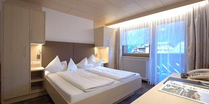 Pensionen - WLAN - Ötztal - Doppelzimmer mit Ostbalkon ca. 18m² - B&B Haus Rehwinkl
