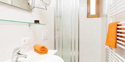 Pensionen - WLAN - Ötztal - Badezimmer - B&B Haus Rehwinkl