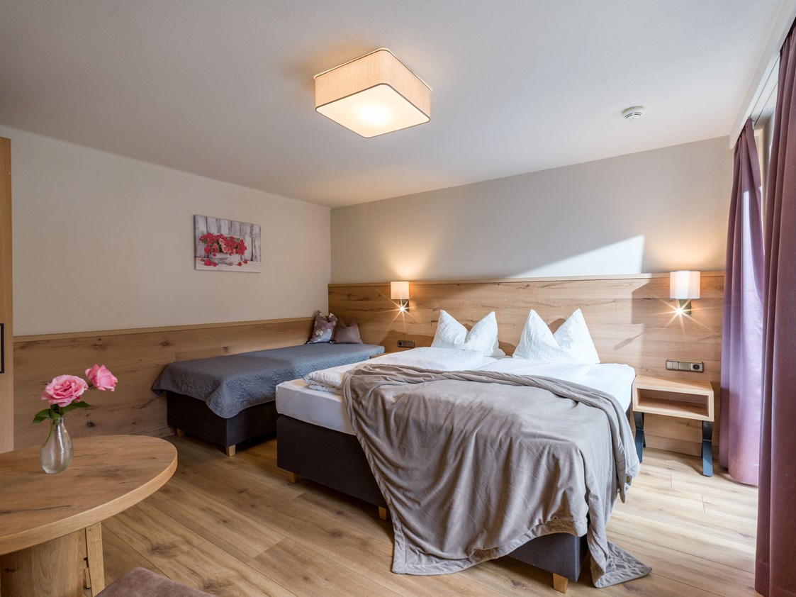 Frühstückspension: Apartments mit schönen Schlafzimmern für 2-3 Personen im Rosenhof in Mayrhofen/Zillertal. - Gästehaus Rosenhof und Birkenhof
