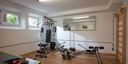 Pensionen - Parkplatz: kostenlos bei der Pension - Alpbach - Der Fitnessraum mit Tischtennisplatte - Hotel Garni Birkenhof & Apartments Rosenhof