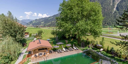 Pensionen - Parkplatz: kostenlos bei der Pension - Alpbach - Apartments Rosenhof im Zillertal - der Blick in den Garten. - Hotel Garni Birkenhof & Apartments Rosenhof