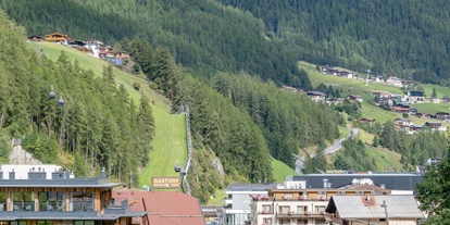 Pensionen - WLAN - Ötztal - Aussicht Gondelbahn, Bäckerei, Restaurant, Pumptrack, Bushaltestelle, etc. ... - Haus Kathrin