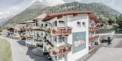 Pensionen - WLAN - Ötztal - Ansicht Sommer - Haus Kathrin