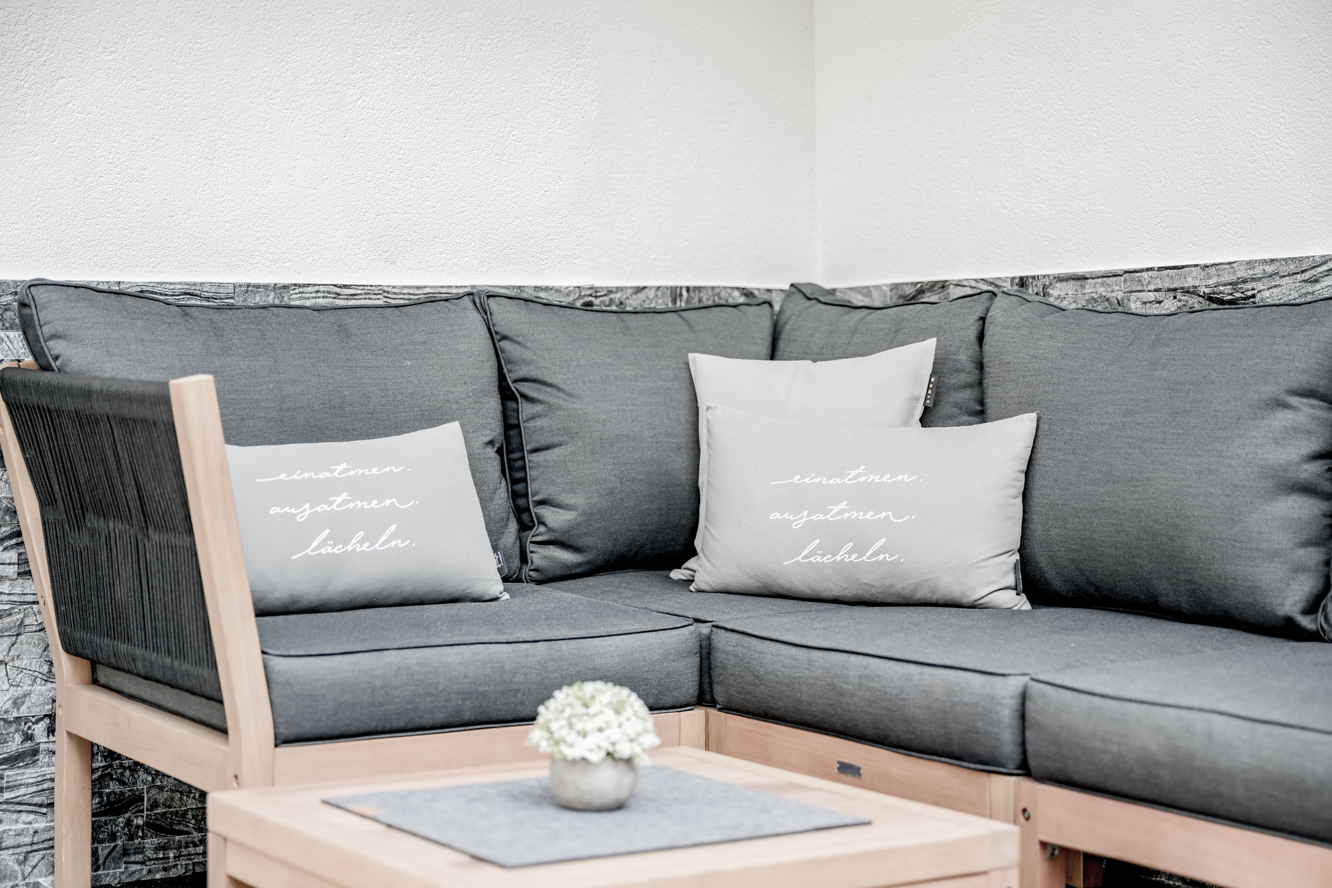 Frühstückspension: Lounge vor dem Haus - Haus Kathrin