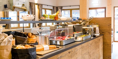 Pensionen - Parkplatz: kostenlos bei der Pension - St. Anton am Arlberg - Landhaus Moosbrugger