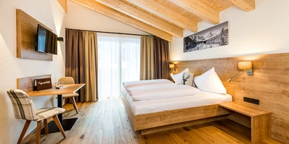 Pensionen - Parkplatz: kostenlos bei der Pension - St. Anton am Arlberg - Landhaus Moosbrugger