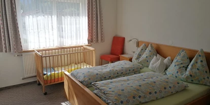 Pensionen - Balkon - Oberstdorf - Fewo "Neunerköpfle" - Schlafzimmer - Pension Tannheim