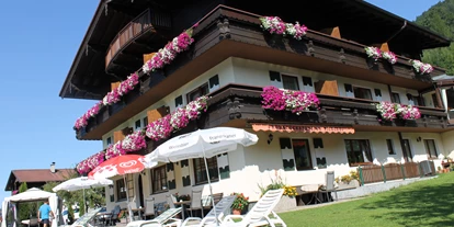 Pensionen - Parkplatz: kostenlos bei der Pension - Alpbach - Seeterrasse Ticklhof - Appartements Ticklhof am See