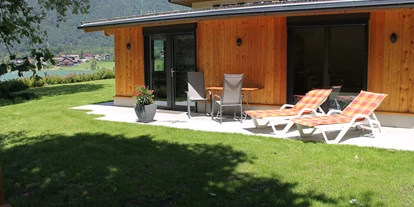 Pensionen - Parkplatz: kostenlos bei der Pension - Alpbach - Terrasse "See Chalet" - Appartements Ticklhof am See