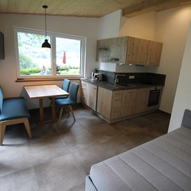 Frühstückspension: Wohnbereich mit Küche "See Chalet" - Appartements Ticklhof am See