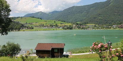 Pensionen - Parkplatz: kostenlos bei der Pension - Alpbach - Ausblick vom Haus - Appartements Ticklhof am See