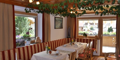 Pensionen - Balkon - Innsbruck - Frühstücksraum - Pension Bergkristall