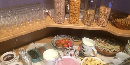 Pensionen - Balkon - Innsbruck - Frühstücksbuffet - Jenneweinhof