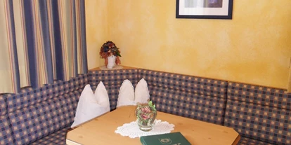 Pensionen - Balkon - Innsbruck - Wohnecke - Gästehaus Rastkogel