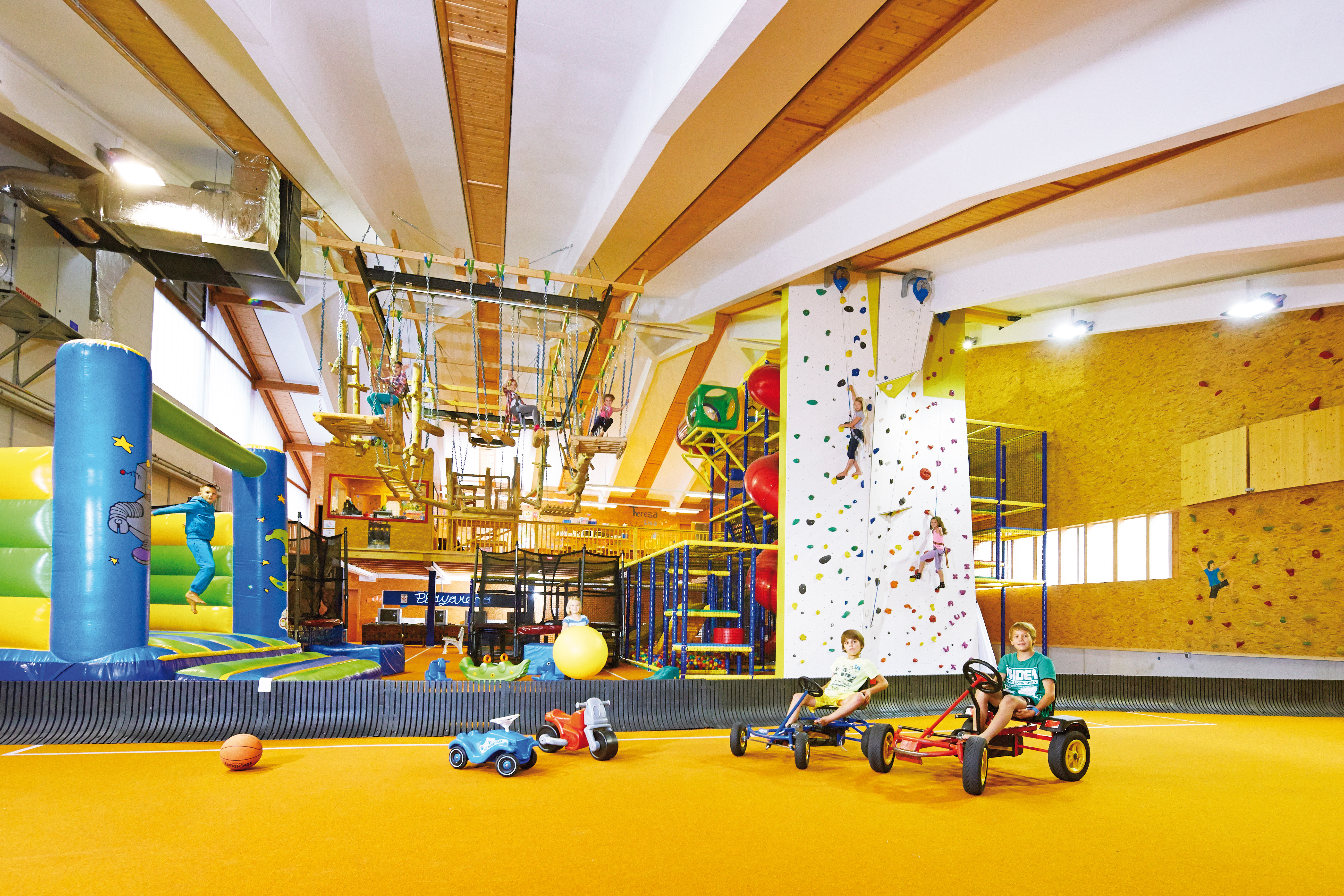 Pensionen - Ellbögen - Kostenfreie Benutzung der Playarena für Kinder mit tollen Sommerprogramm ( 5 Min. vom Hotel entfernt) - Hotel Garni**** + Gästehaus***