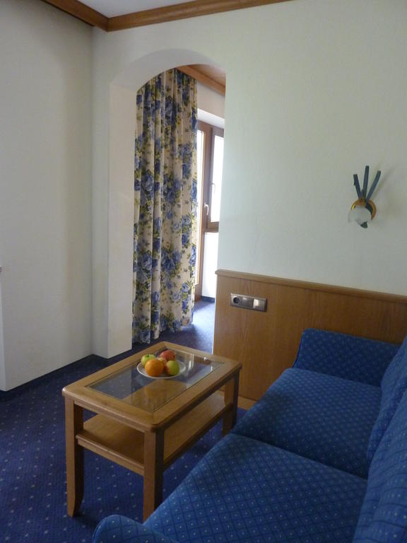 Pensionen - Garten - Kaltenbach (Kaltenbach) - DZ Superior mit Zustellbett - Frühstückpension Christina