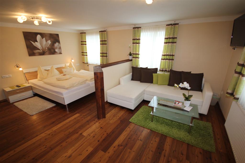 Pensionen - Reitdorf - Unser Premiumzimmer mit Badewanne, großer begehbarer Dusche und Balkon - Gasthof Waldwirt