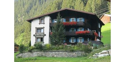Pensionen - Umgebungsschwerpunkt: Berg - Dalaas - Hausansicht Sommer - Gästehaus Sahler, Andrea Sahler