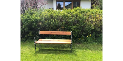 Pensionen - Parkplatz: kostenlos bei der Pension - Osttirol - Erholung im Garten - Gästehaus Schlossnerhof***