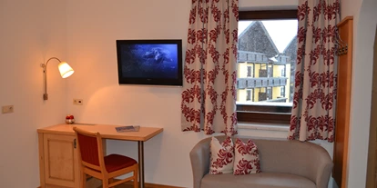 Pensionen - Parkplatz: kostenlos bei der Pension - Hallstatt - Doppelzimmer mit Dusche/WC, Sat-TV und W-LAN - Frühstückspension Gästehaus Elisabeth