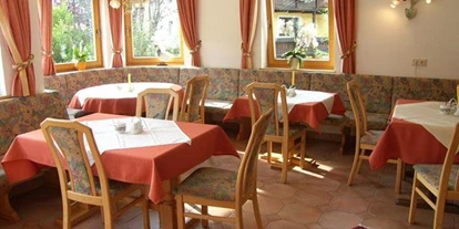 Pensionen - Parkplatz: kostenlos bei der Pension - Hallstatt - Frühstückspension Gästehaus Elisabeth