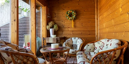 Pensionen - Serfaus - Wintergarten mit Sitzecke - Landhaus Gasser