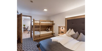 Pensionen - Parkplatz: kostenlos bei der Pension - Alpbach - vier Bett Zimmer App. Kaiserblick  - Gasthof Schöntal