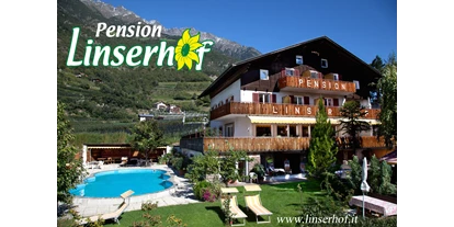 Pensionen - Naturns - Unsere Pension befindet sich in ruhiger Lage am Ortsrand von Naturns. Der Familienbetrieb wurde von meinen Eltern 1970 erbaut und 2008 von mir vollständig renoviert. Somit haben wir den Grundstein dafür gelegt, dass die Jahrhunderte alte Tradition des Gastwirtberufes innerhalb der Familie väterlicher Seite weitergetragen wird. - Linserhof