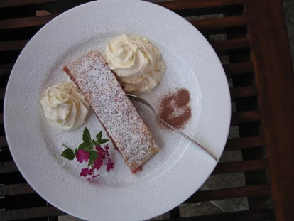 Pensionen - Balkon - Oberstdorf - Apfelstrudel hausgemacht - ein wöchentliches Highlight! - Wohlfühlhaus Evelin
