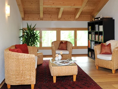 Pensionen - Balkon - Oberstdorf - schöne Aufenthaltsmöglichkeiten im Haus
Kleine Hausbibliothek
 - Wohlfühlhaus Evelin
