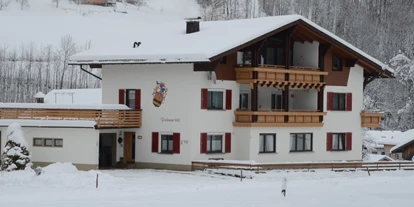 Pensionen - Garten - Vorarlberg - Winterbild 300 m zum Skilift. Sie brauchen kein Auto! - Gästehaus Manuela Puchmayr