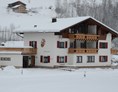 Frühstückspension: Winterbild 300 m zum Skilift. Sie brauchen kein Auto! - Gästehaus Manuela Puchmayr