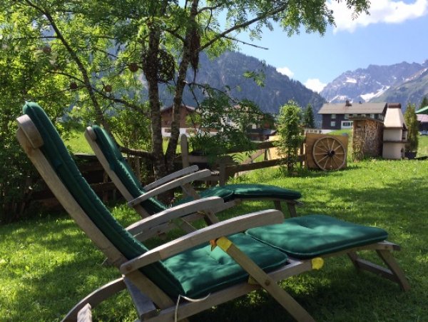 Frühstückspension: Garten - Gästehaus Fritz