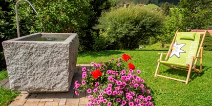 Pensionen - Parkplatz: kostenlos bei der Pension - St. Anton am Arlberg - Unser Garten - Gästehaus Tannegg
