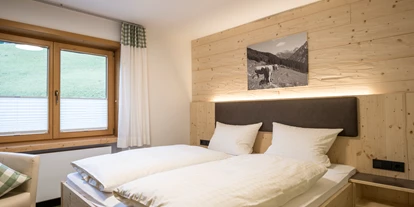 Pensionen - Parkplatz: kostenlos bei der Pension - St. Anton am Arlberg - Doppelzimmer - Gästehaus Tannegg