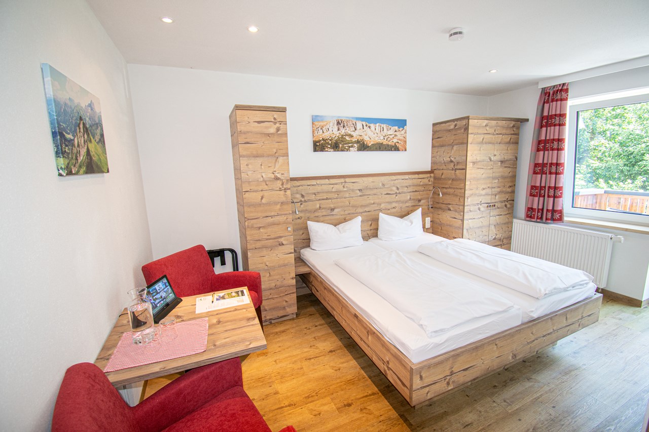 DAS KLEEMANNs - adults only Zimmerkategorien Talblick