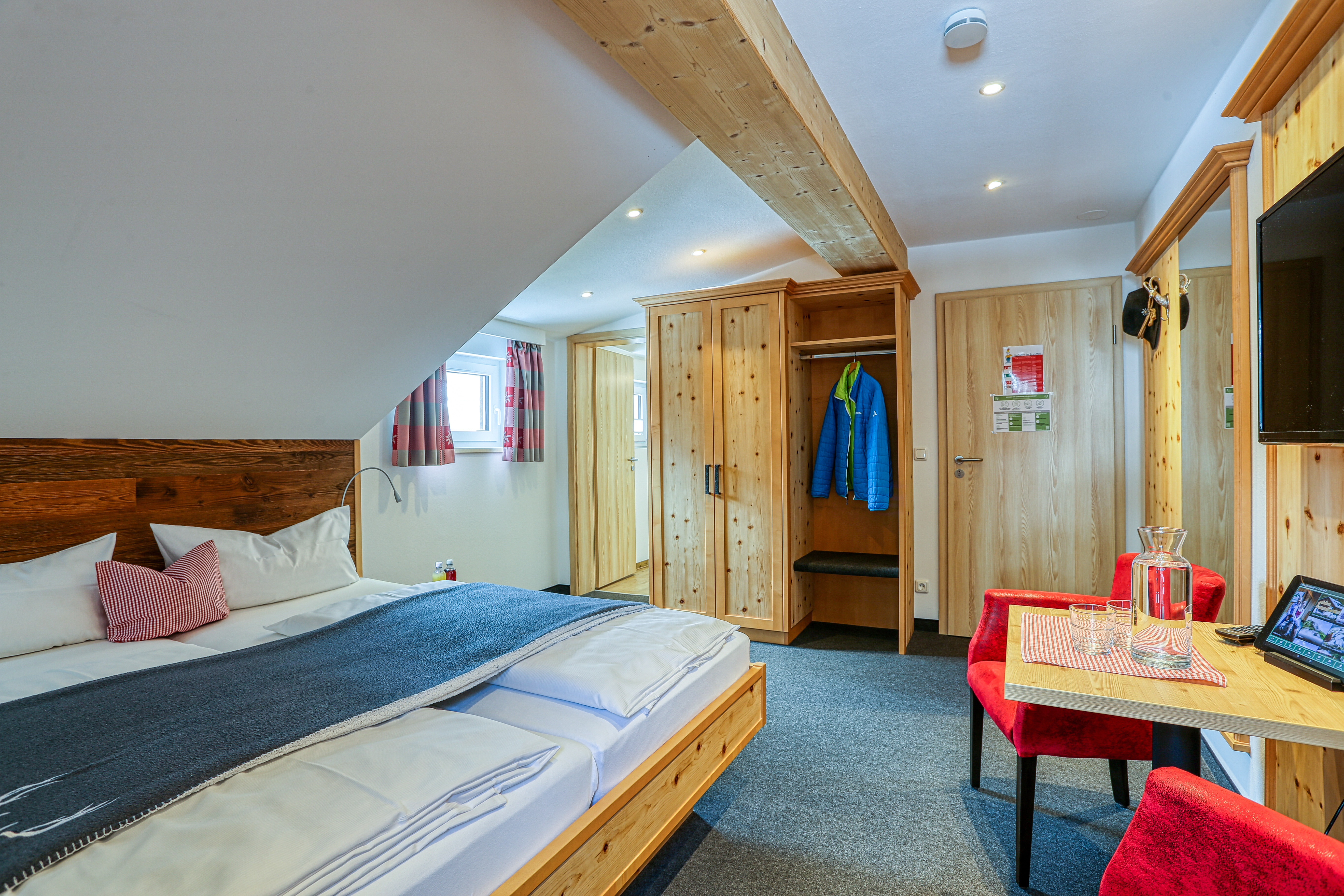 DAS KLEEMANNs - adults only Zimmerkategorien Almblick