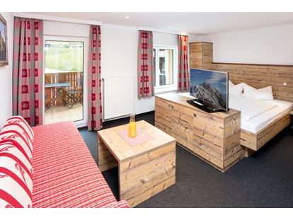 Pensionen - Parkplatz: kostenlos bei der Pension - St. Anton am Arlberg - Beispiel Zimmer Bergblick - DAS KLEEMANNs