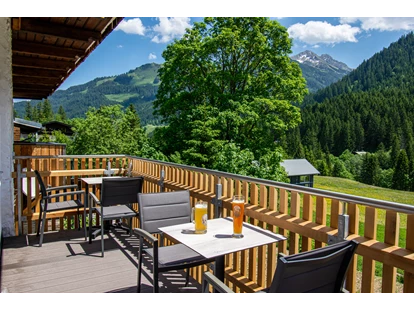 Pensionen - Parkplatz: kostenlos bei der Pension - St. Anton am Arlberg - Balkon am Frühstücksraum - DAS KLEEMANNs