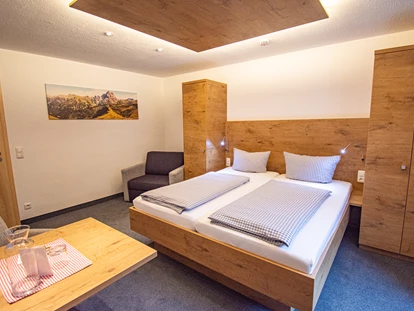 Pensionen - Parkplatz: kostenlos bei der Pension - St. Anton am Arlberg - Zimmer Kategorie Talblick - DAS KLEEMANNs