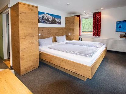 Pensionen - Parkplatz: kostenlos bei der Pension - St. Anton am Arlberg - Zimmer Kategorie Talblick - DAS KLEEMANNs