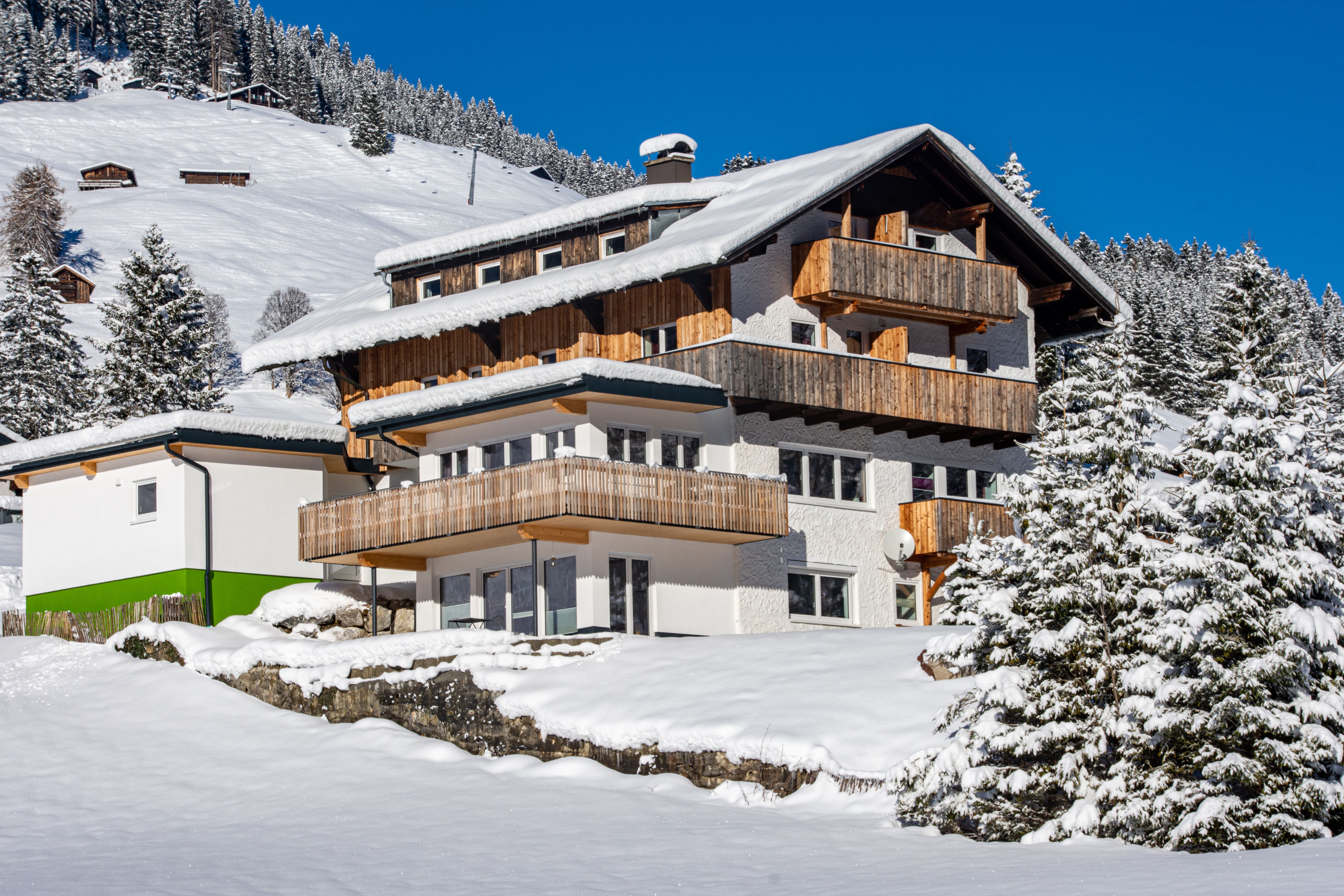 Frühstückspension: Außenansicht im Winter - DAS KLEEMANNs - adults only