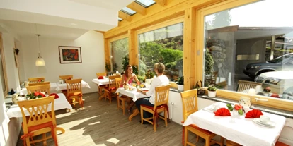 Pensionen - Parkplatz: kostenlos bei der Pension - St. Anton am Arlberg -  Altes Doktorhaus - Gästehaus & Ferienwohnungen inkl. Sommerbergbahnticket